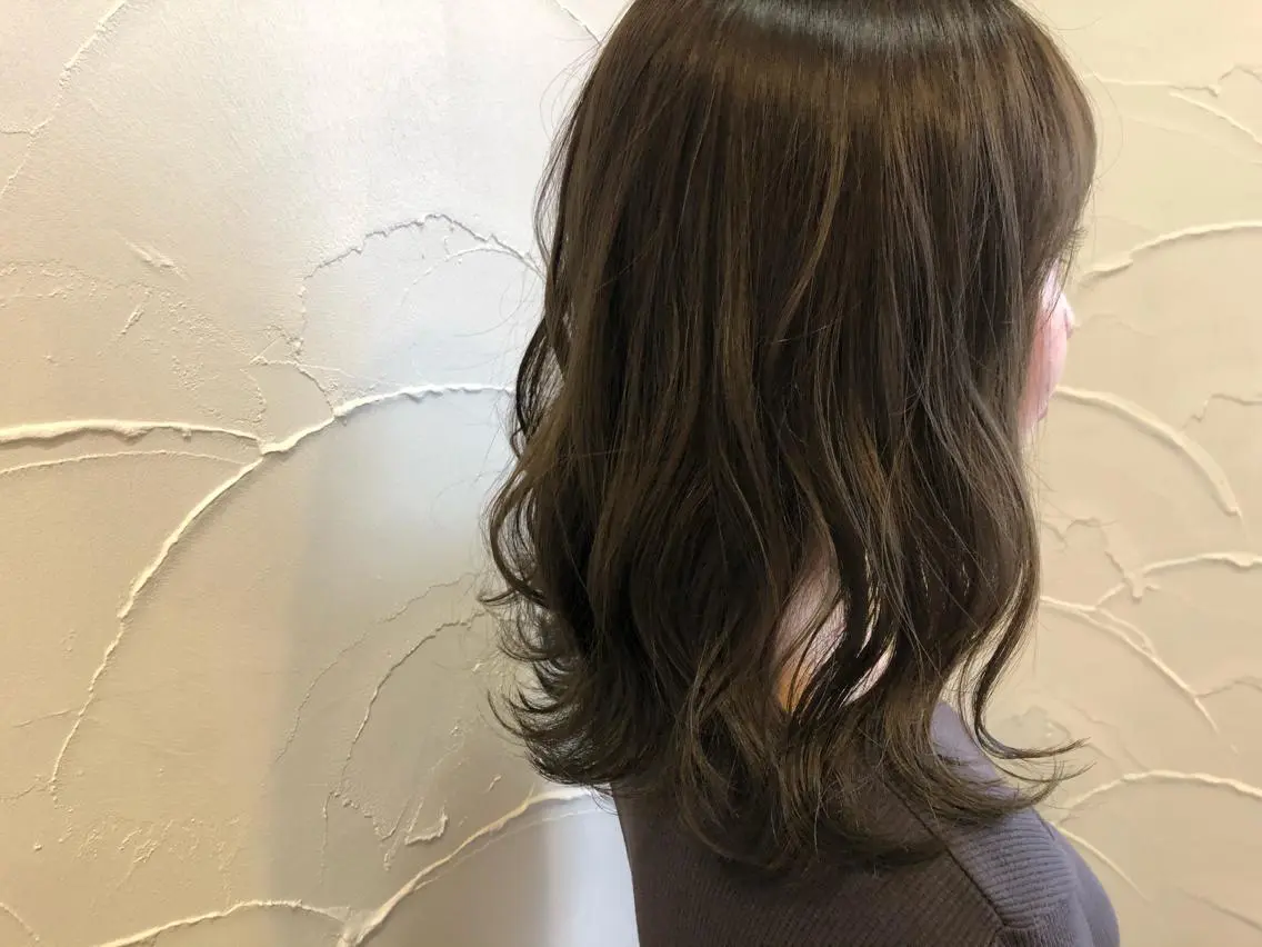 ミディアム カラー グレージュ ミルクティーグレージュ パーソナルカラー診断 できます 木曽 主博のヘアスタイル