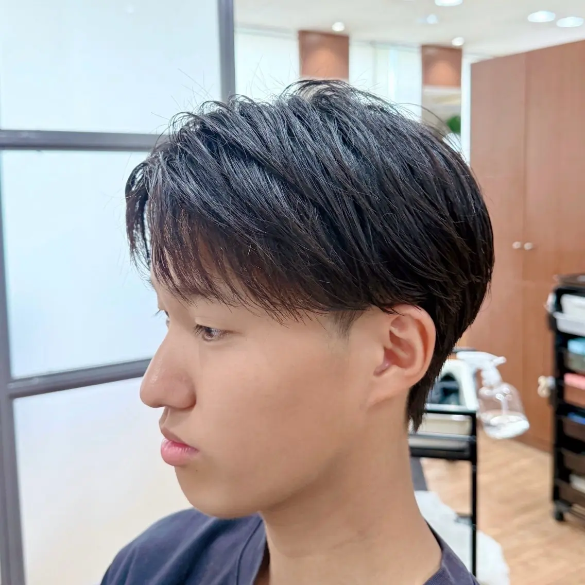 ショート メンズ センターパート コンマヘア ダウンパーマ フェザーパーマ カルマパーマ カット 韓国ヘア/ニュアンス /フェザー/SHINのヘアスタイル