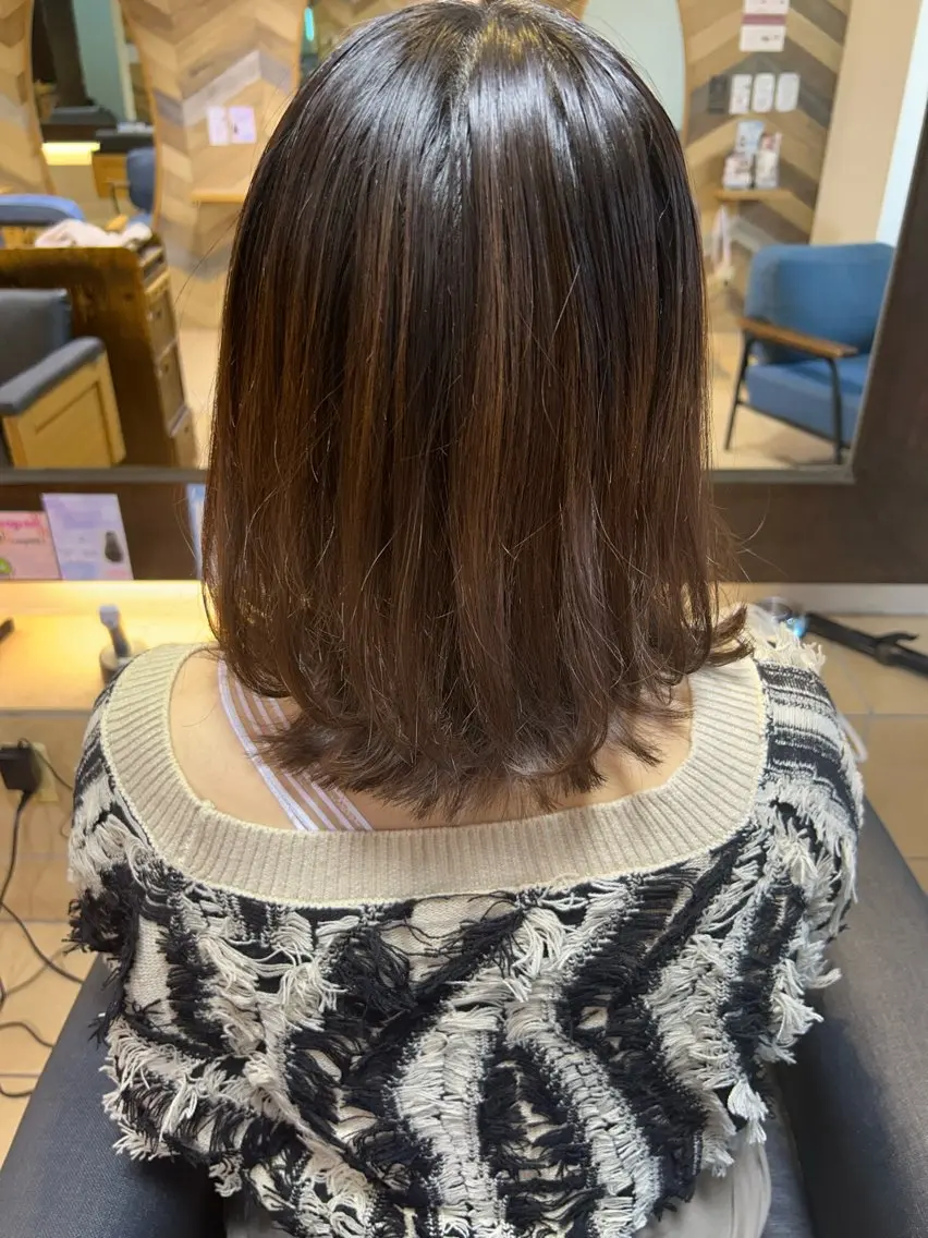 ミディアム ミディアムレイヤー レイヤーカット 艶髪特化矯正カット ✨️MOMOEのヘアスタイル