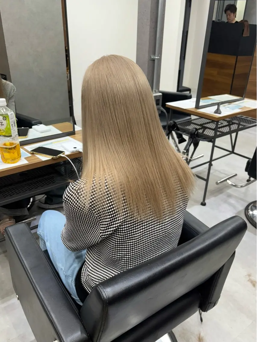 ロング カラー ベージュカラー ブリーチ ミルクティーベージュ ヘアカラー ENA💗NEXT /ハイトーンエクステのヘアスタイル