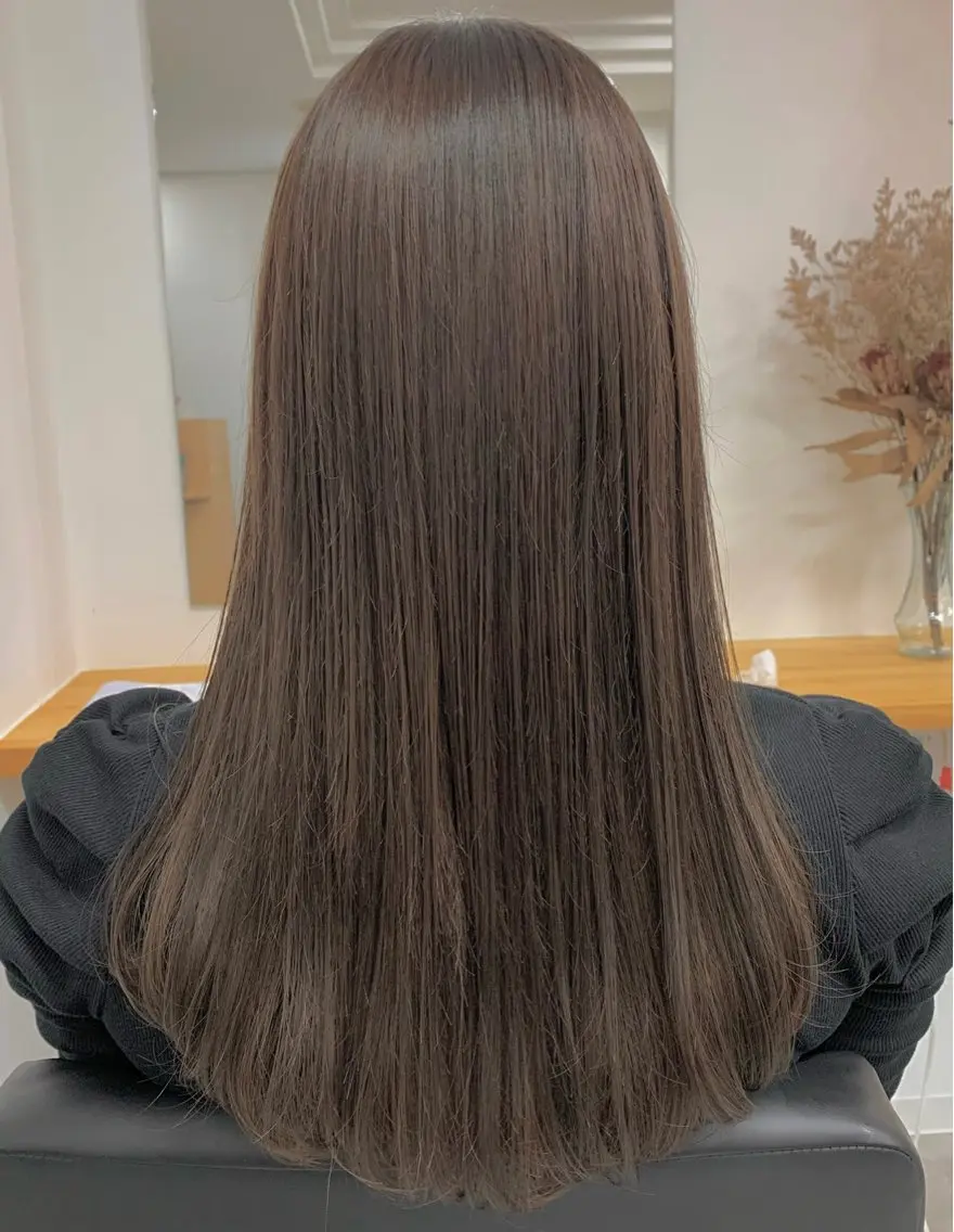 セミロング カラー コバヤシ リョウのヘアスタイル
