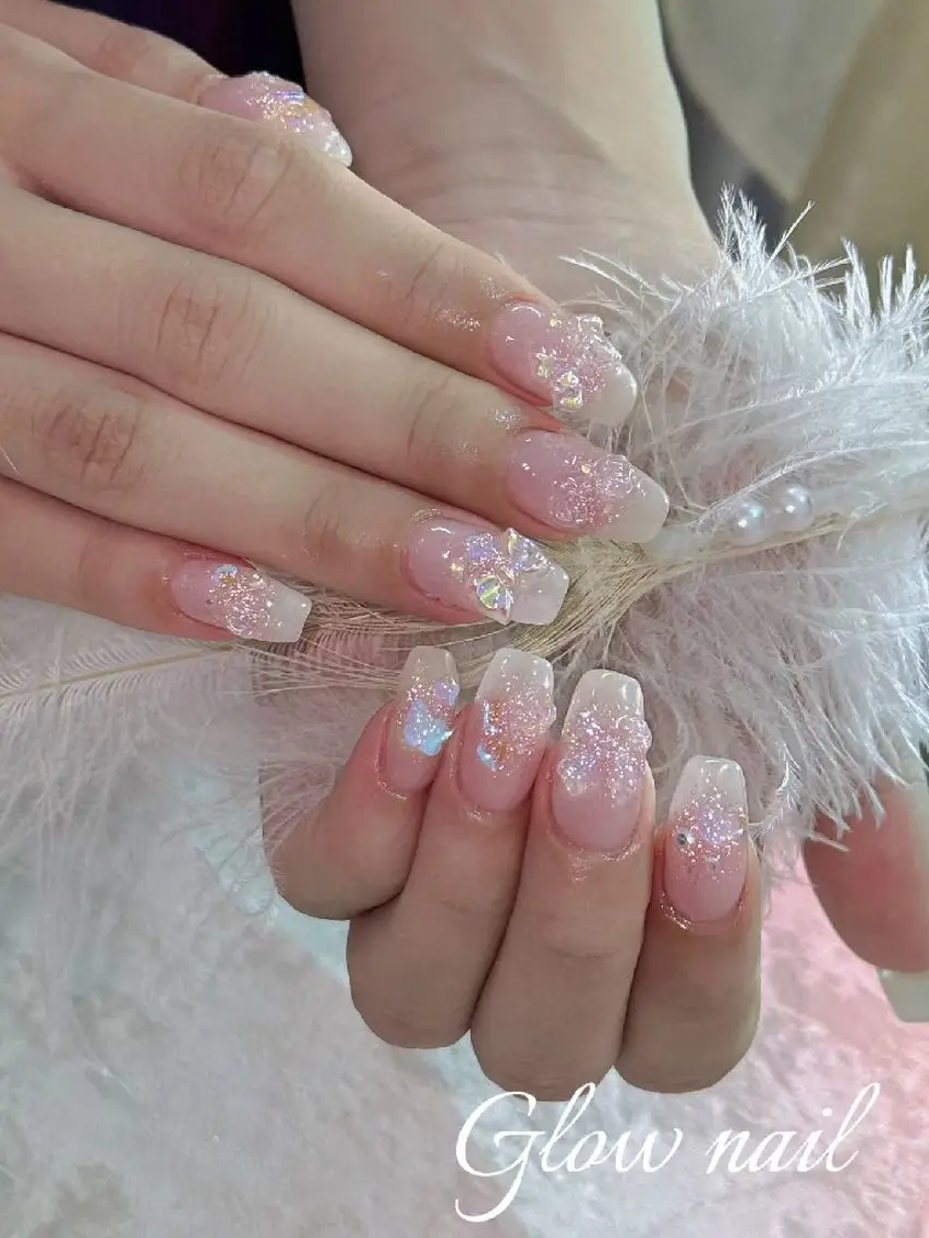 ネイル ハンドネイル グロー ネイルのネイルデザイン