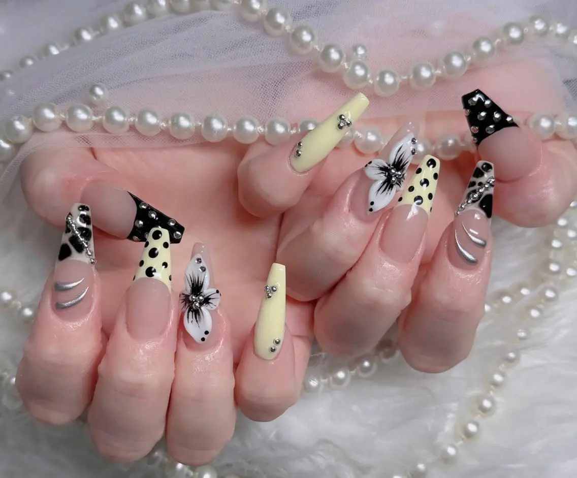 ネイル フレンチネイル ジェルネイル ハロウィン 韓国ネイル マグネットネイル ハンドネイル Hbaby nailのネイルデザイン