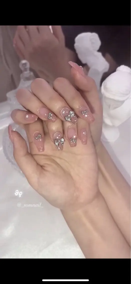 ネイル ジェルネイル キラキラネイル 韓国ネイル リボン SOM NAILのネイルデザイン