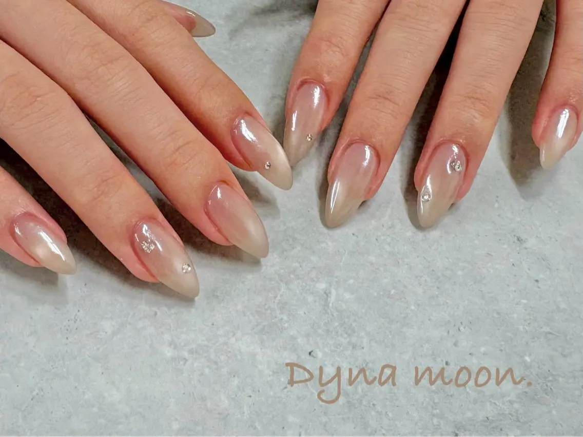 ネイル マグネットネイル ミラーネイル ワンカラーネイル ホワイト Dyna moon. yukihaのネイルデザイン