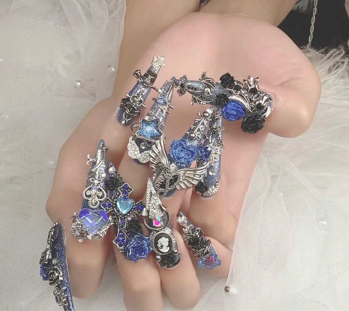ネイル アートネイル オーロラネイル ボルドー チークネイル フレンチネイル ハンドネイル Sakura Nail Salonのネイルデザイン