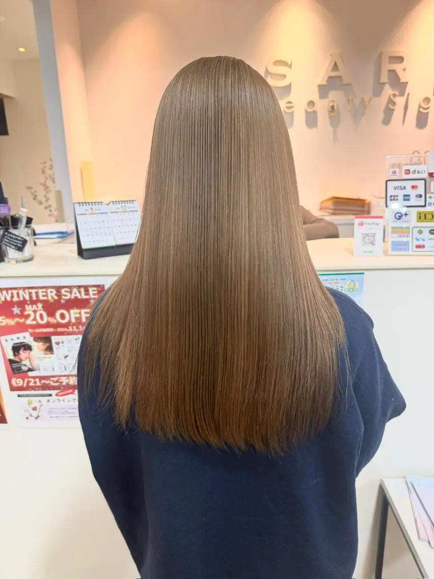 ロング カラー ベージュカラー ハイトーンカラー ハイトーンベージュ ヘアカラー トリートメント 鹿児島 聖来のヘアスタイル