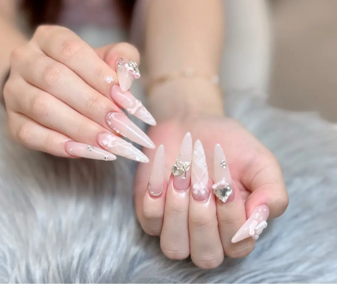 ネイル ハンドネイル ハンドケア Anh Nail 歌舞伎町のネイルデザイン