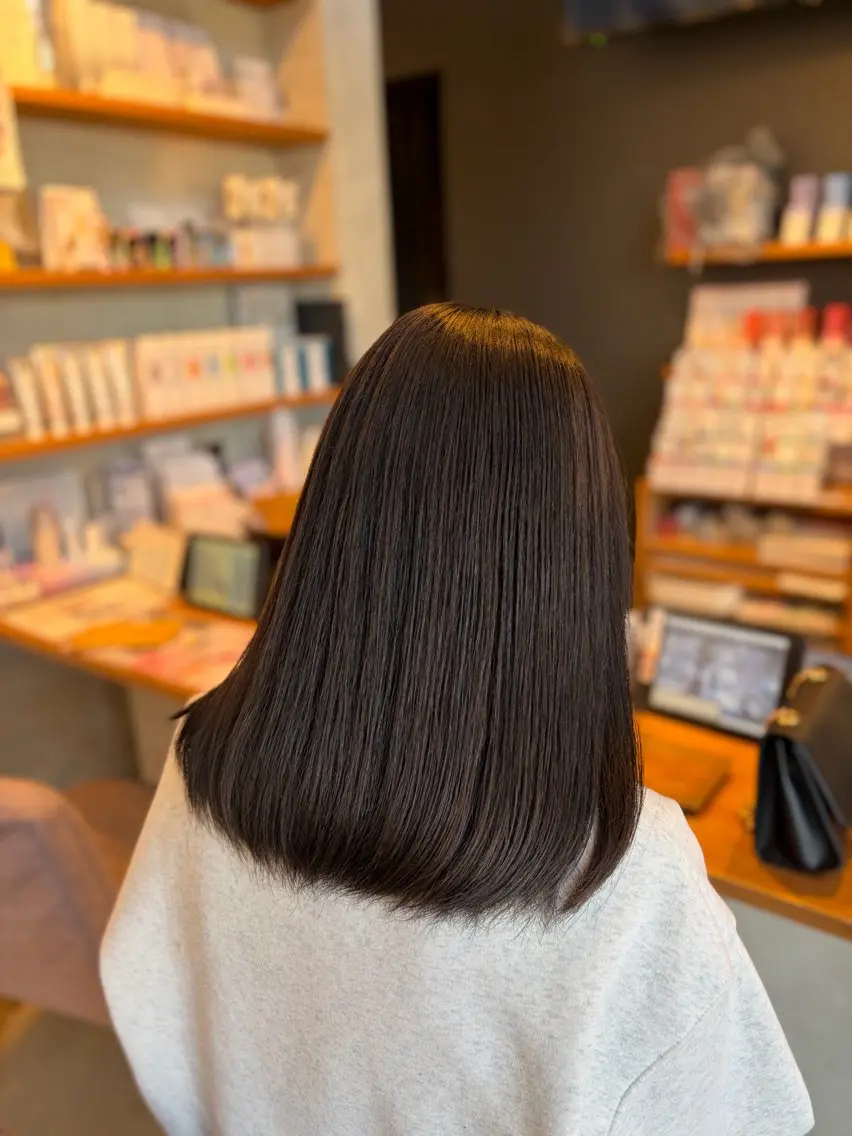 ロング カラー ブリーチ 透明感カラー グレージュ ヘアカラー momoka オリーブ/ベージュのヘアスタイル