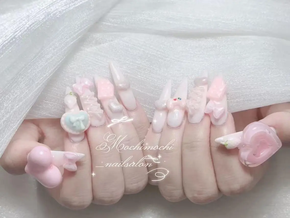 ネイル 長さ出し キラキラネイル 韓国ネイル ロングネイル マグネットネイル ハンドネイル ハンドケア MochiMochi 🎀新宿/長さ出しのネイルデザイン