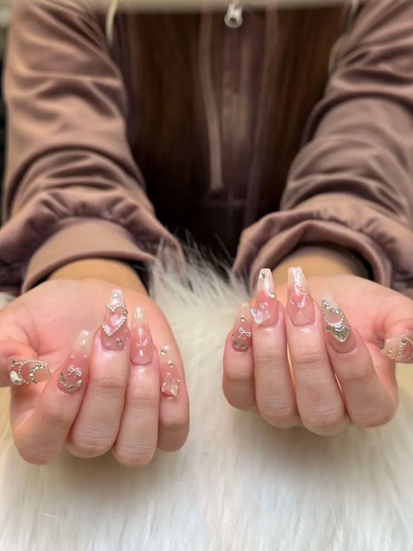 ネイル グラデーション キラキラネイル ワンカラーネイル 冬ネイル Jenn Nail Salonのネイルデザイン