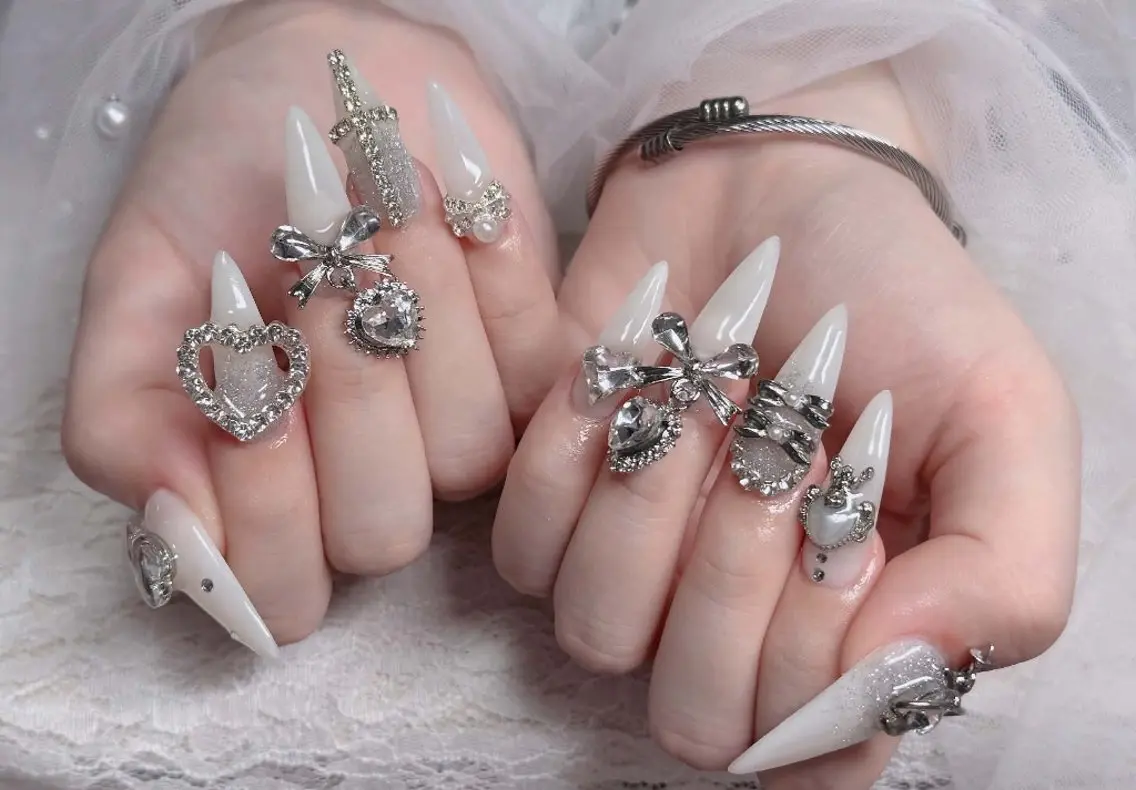 ネイル チークネイル フレンチネイル キラキラネイル 韓国ネイル マグネットネイル ハンドネイル Buruberii hbaby nailのネイルデザイン