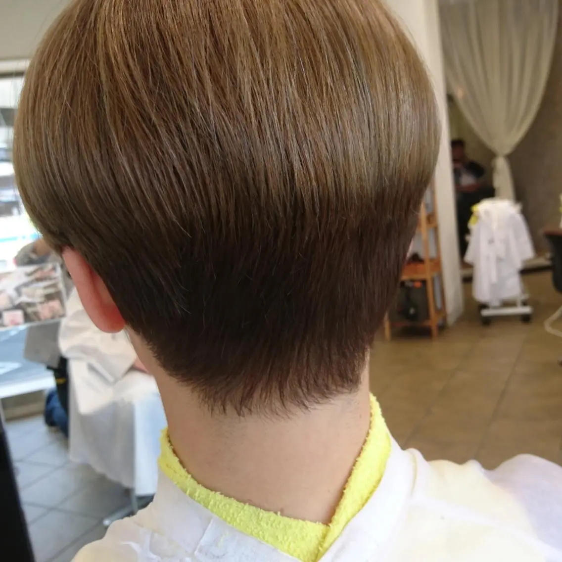 ショート 前下がりボブ ボブ ショートヘア カット トリートメント スマイリーヘアビーチ  のヘアスタイル