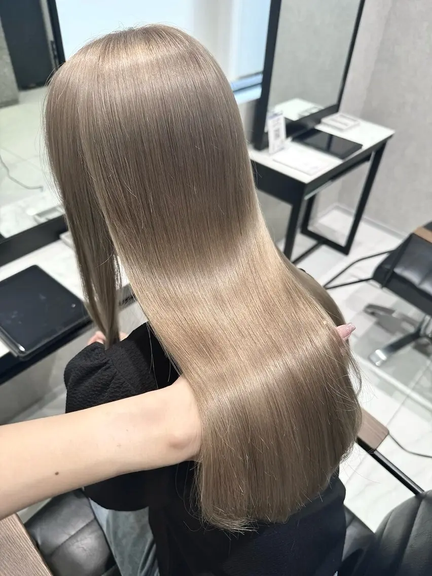 リタッチブリーチ ➕ カラー ➕ 髪質改善トリートメントの写真