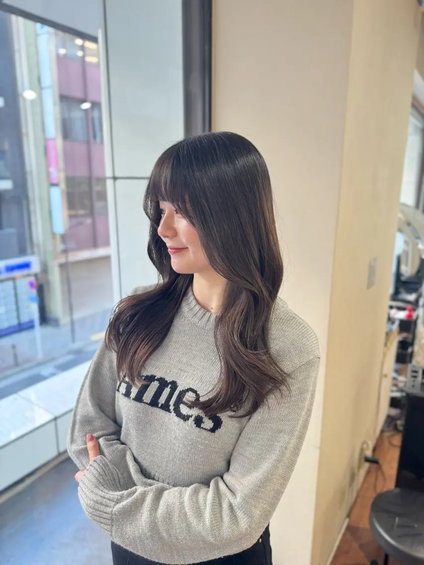 ロング 岩崎 あやねのヘアスタイル