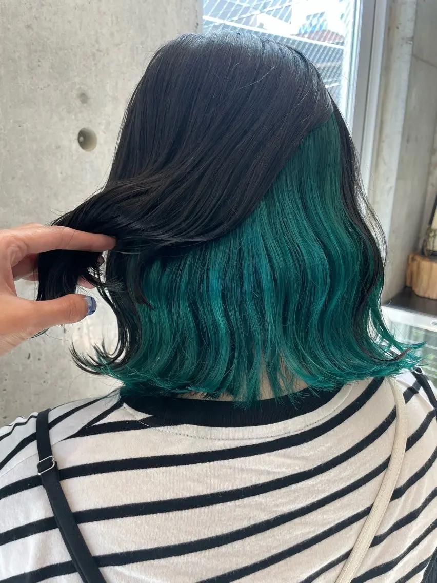 ミディアム カラー インナーカラー 推し ブリーチ 髪質改善のヘアスタイル