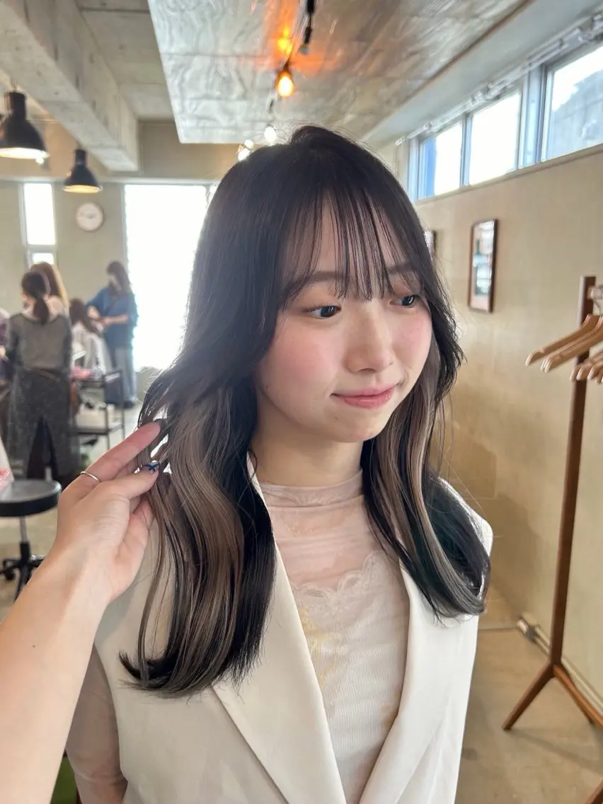 インナーカラー/ イヤリングカラー/ フェイスフレーミング/部分ブリーチの写真