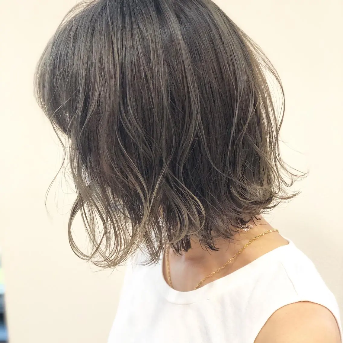 ショート ボブ 外ハネヘア ブリーチ/髪質改善 NYNY大久保のヘアスタイル