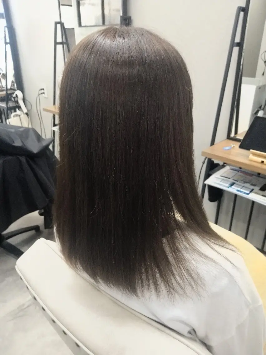カラー ミディアム ベージュカラー グレージュ オリーブベージュ カット ヘアカラー lily ogasawaraのヘアスタイル