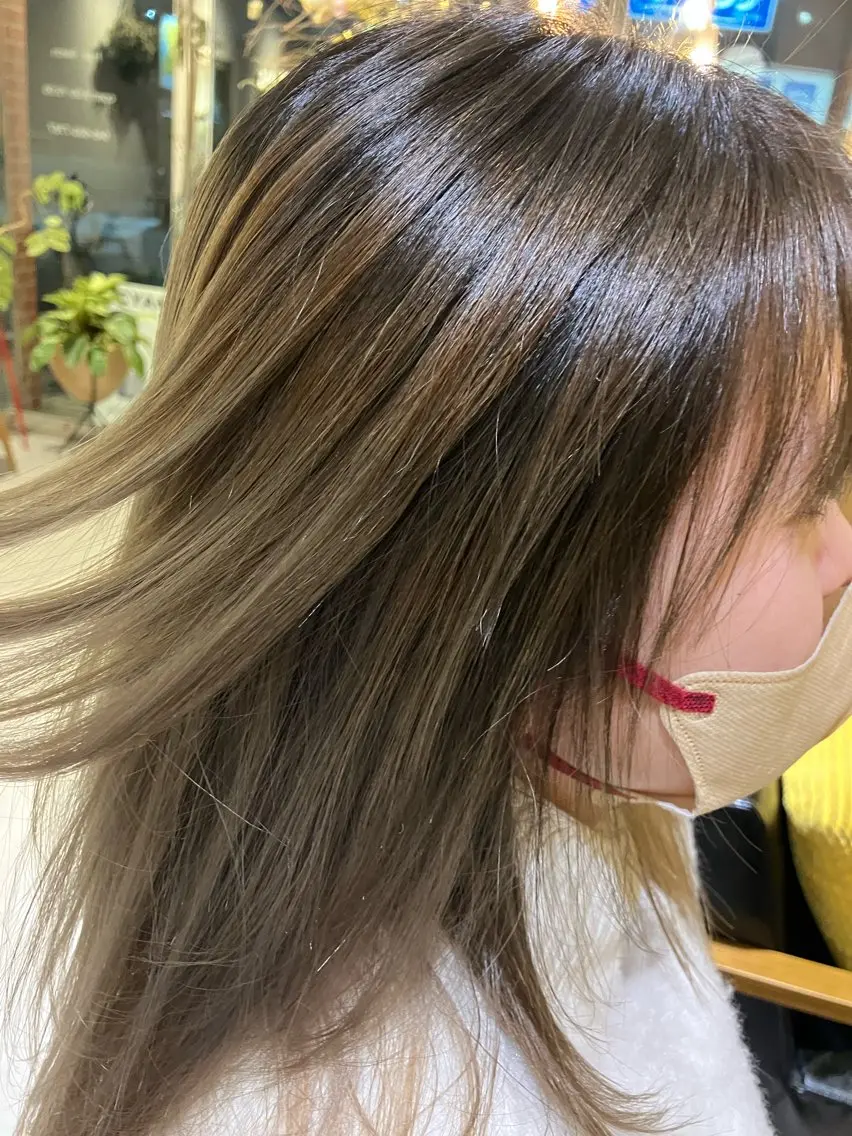 カラー ブリーチ 阿部 貴子のヘアスタイル