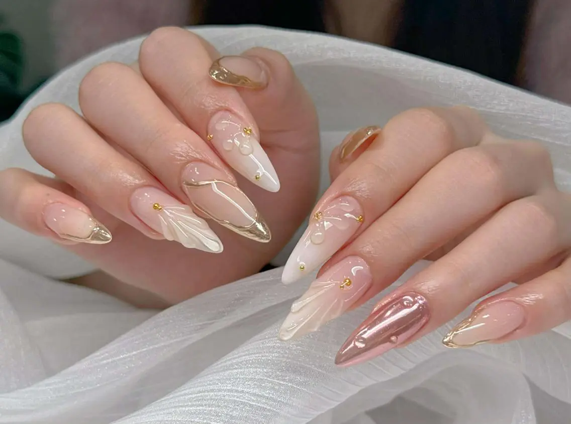 ネイル オーロラネイル ブルー チークネイル フットネイル フレンチネイル ハンドネイル NAILS168 新大久保店のネイルデザイン