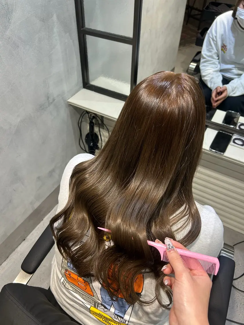 セミロング カラー ブリーチ ダブルカラー オリーブカラー 髪質改善 トリートメント maika /髪質改善/艶カラーのヘアスタイル