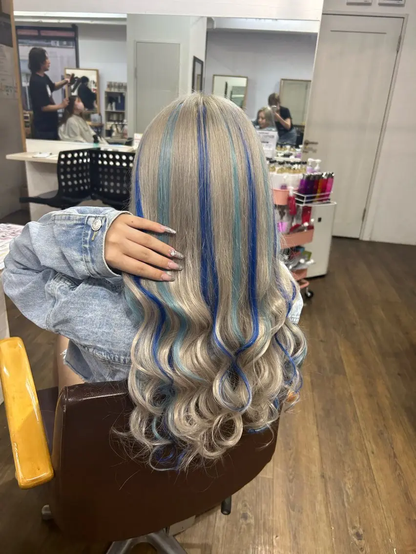 ロング カラー ヘアカラー エクステ 🌸U-topia 🌸伊藤穂乃花🌸のヘアスタイル