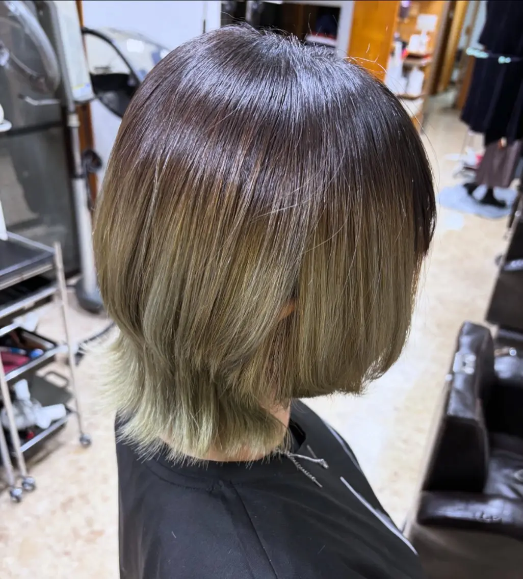 ミディアム カラー ウルフカット 山下 まりなのヘアスタイル