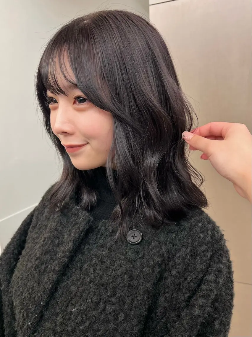 ミディアム 顔まわりカット/透け カラー/Memi🎀のヘアスタイル