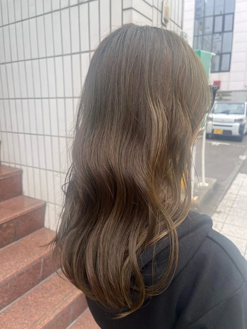 セミロング カラー カット ヘアカラー トリートメント 城本 貴宏のヘアスタイル