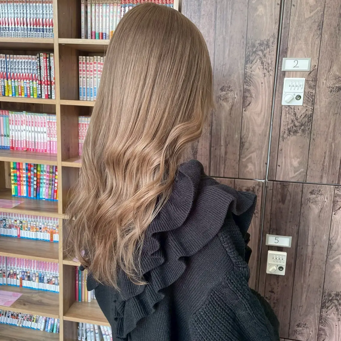 ロング カラー アッシュ ベージュカラー ダブルカラー トリートメント エヌプランツ 和泉府中のヘアスタイル