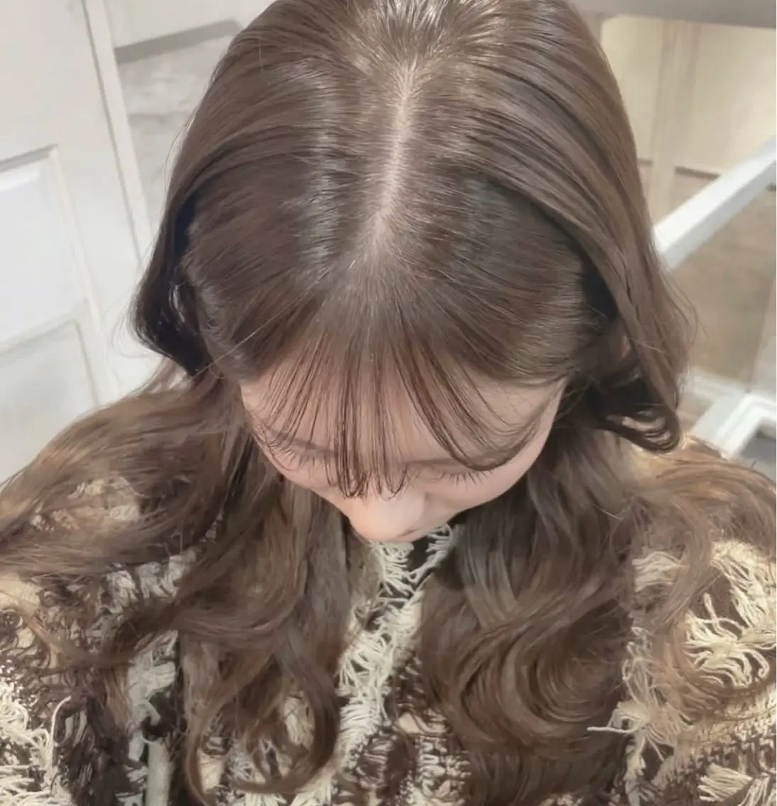 ロング カラー ベージュカラー ブリーチ ブリーチなしカラー オリーブベージュ 韓国風レイヤーカラー ライムのヘアスタイル