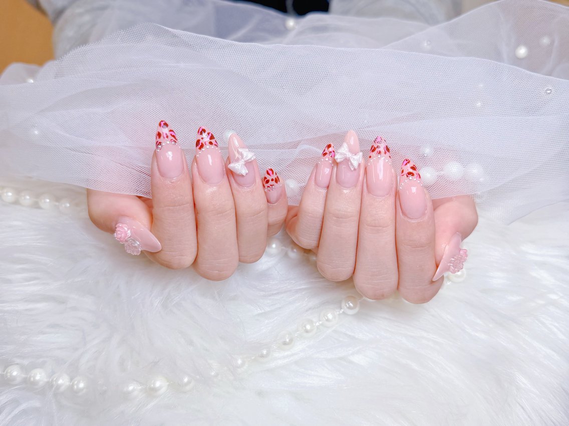 ネイル チークネイル 長さ出し フットネイル 韓国ネイル マグネットネイル ハンドネイル ハンドケア AN NAIL 高田馬場_HOAのネイルデザイン