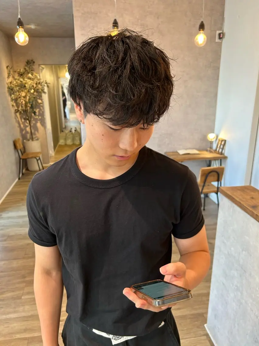 ショート パーマ メンズ 神谷 凪のヘアスタイル