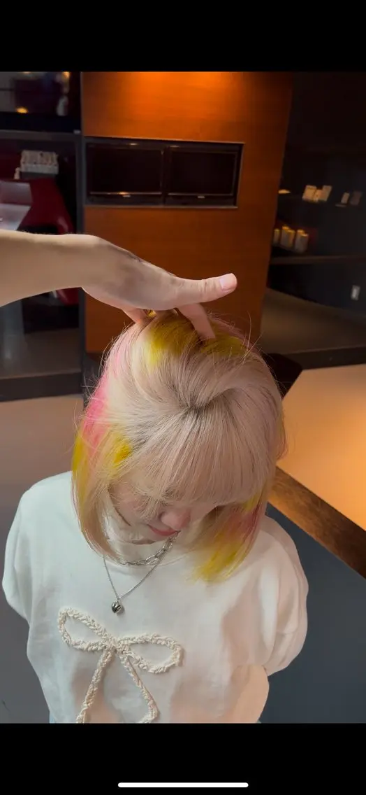 ミディアム カラー ブリーチ デザインカラー ハイトーンカラー ピンクカラー イエローカラー カット ヘアカラー いなおか かなとのヘアスタイル