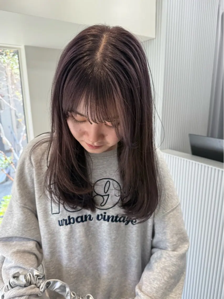 セミロング カラー ミルクティー× グレージュMOMOのヘアスタイル