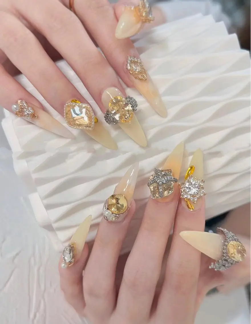 ネイル アートネイル チークネイル 長さ出し フラワーネイル ジェルネイル YK Beauty Salonのマツエク・マツパデザイン