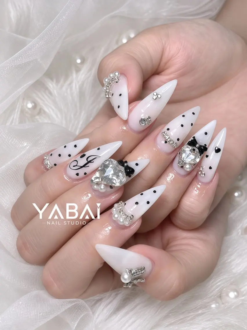 ネイル ドット ガーリー ハート ロングネイル リボン YABAI NailStudioのネイルデザイン