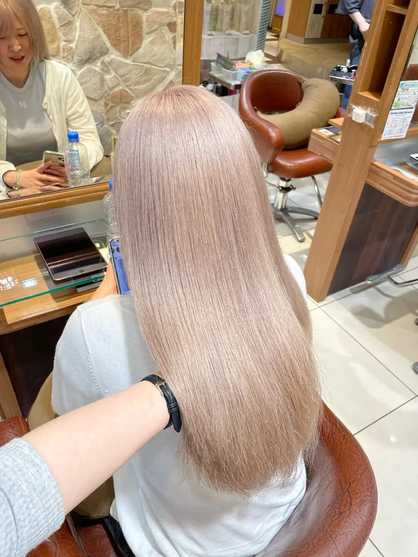 ロング カラー リベルテ新宿 顔周りレイヤー/艶髪のヘアスタイル
