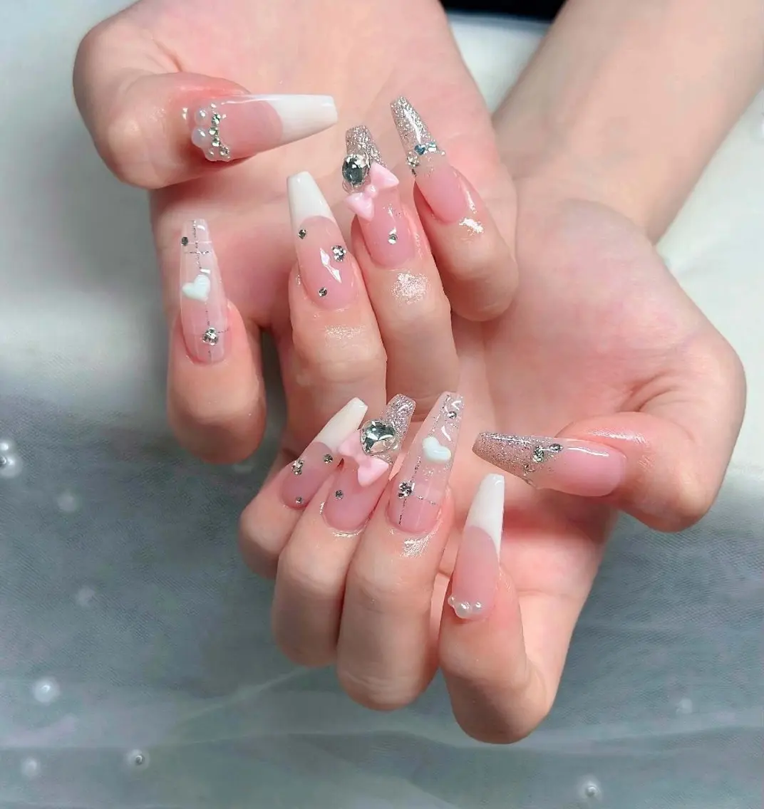 ネイル チークネイル フレンチネイル キラキラネイル 韓国ネイル マグネットネイル ハンドネイル Buruberii hbaby nailのネイルデザイン