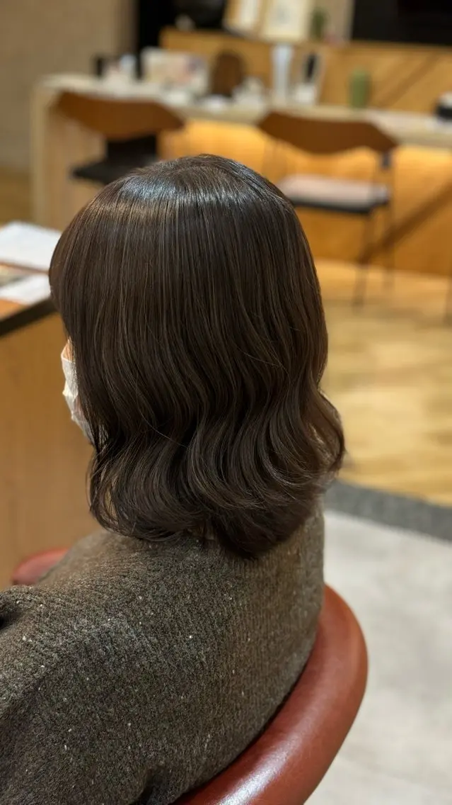 ミディアム アッシュ アッシュブラウン 今井 光のヘアスタイル