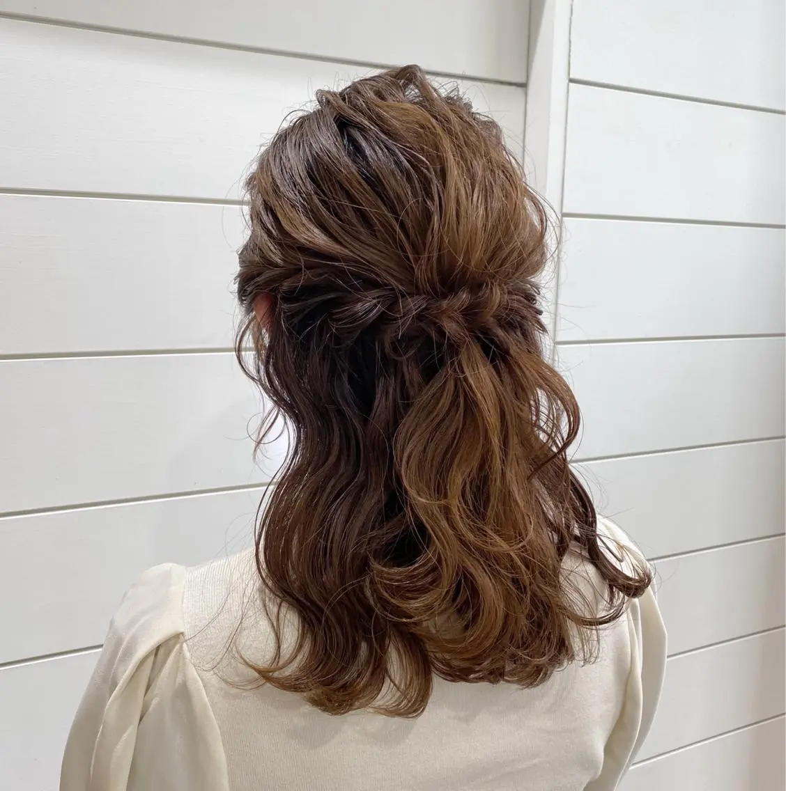 ミディアム ヘアアレンジ ハーフアップ 外ハネヘア ツカハラ リリカ 👒柔らかカラー👒のヘアスタイル