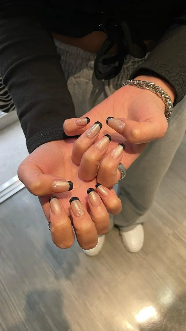フレンチネイル💅🏻🎶ご新規様オフ別今だけ550円✨ ミラーフレンチは＋2200円💖💖の写真