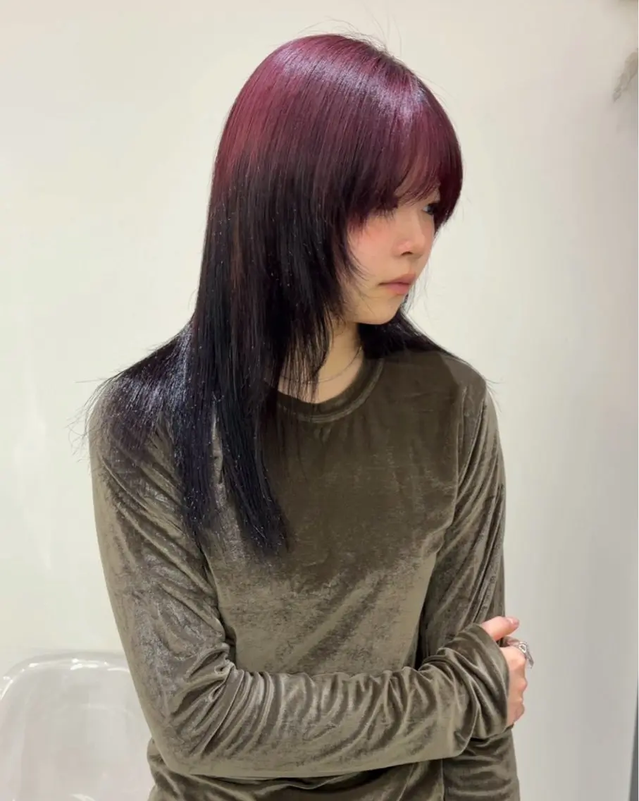 カラー 黒髪 デザインカラー レッドカラー ヘアカラー 鈴木 ねねのヘアスタイル