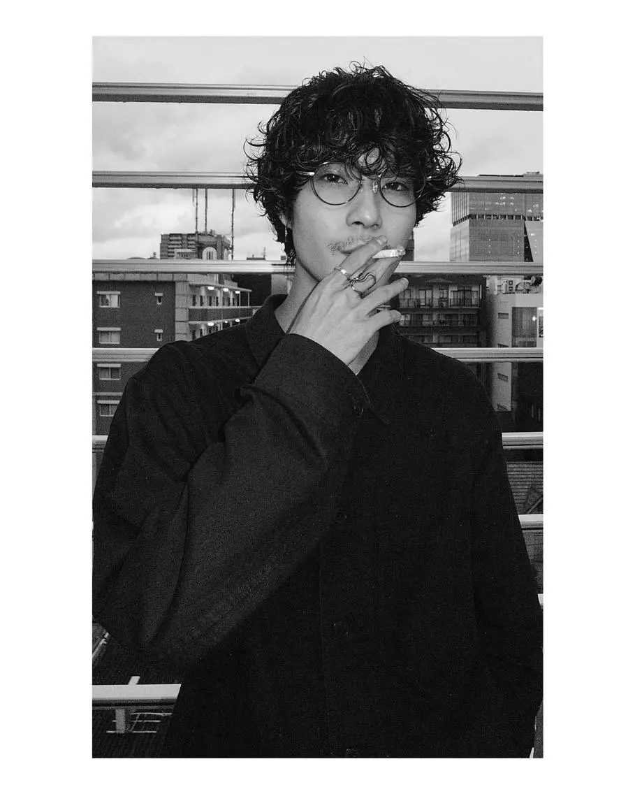 【オンオフ決まる💼】大人メンズのための毛流れニュアンスパーマ(ニュアンス / カルマパーマ)+カットの写真