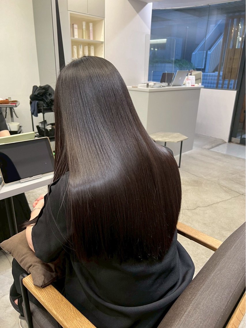 ロング パーマ 縮毛矯正 ストレートパーマ ヘアカラー 縮毛矯正 ハイトーンカラー が絶対可愛い✨泰聖✨のヘアスタイル