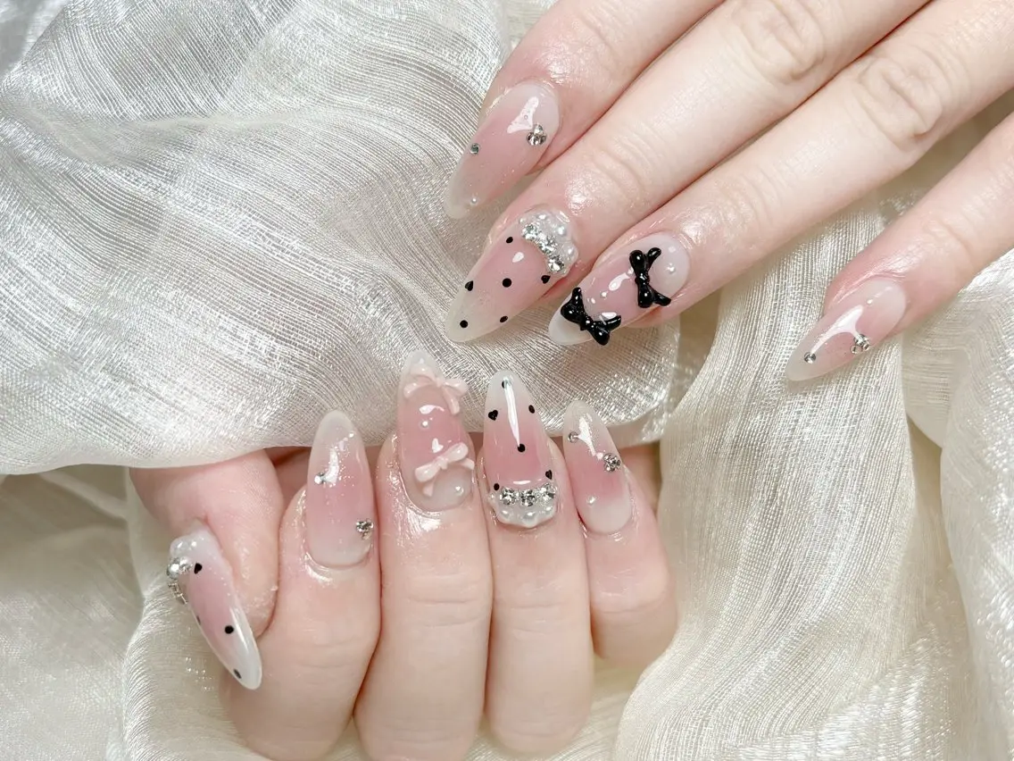 ネイル オーロラネイル チークネイル フレンチネイル ジェルネイル ガラスフレンチ ハンドネイル ハンドケア Nail Jolieのネイルデザイン