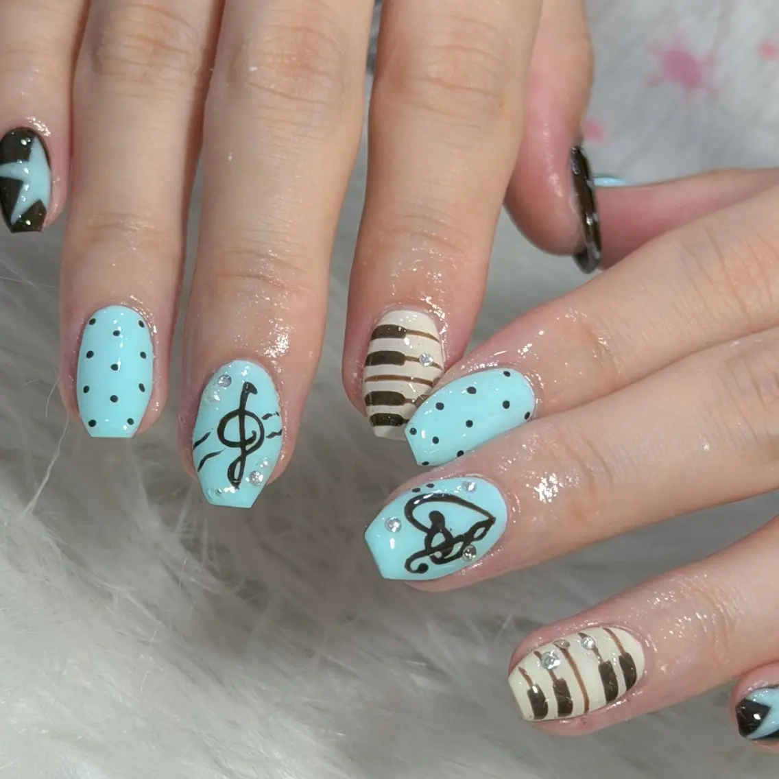 ネイル ハンドネイル フットネイル LAVISH nanamiのネイルデザイン