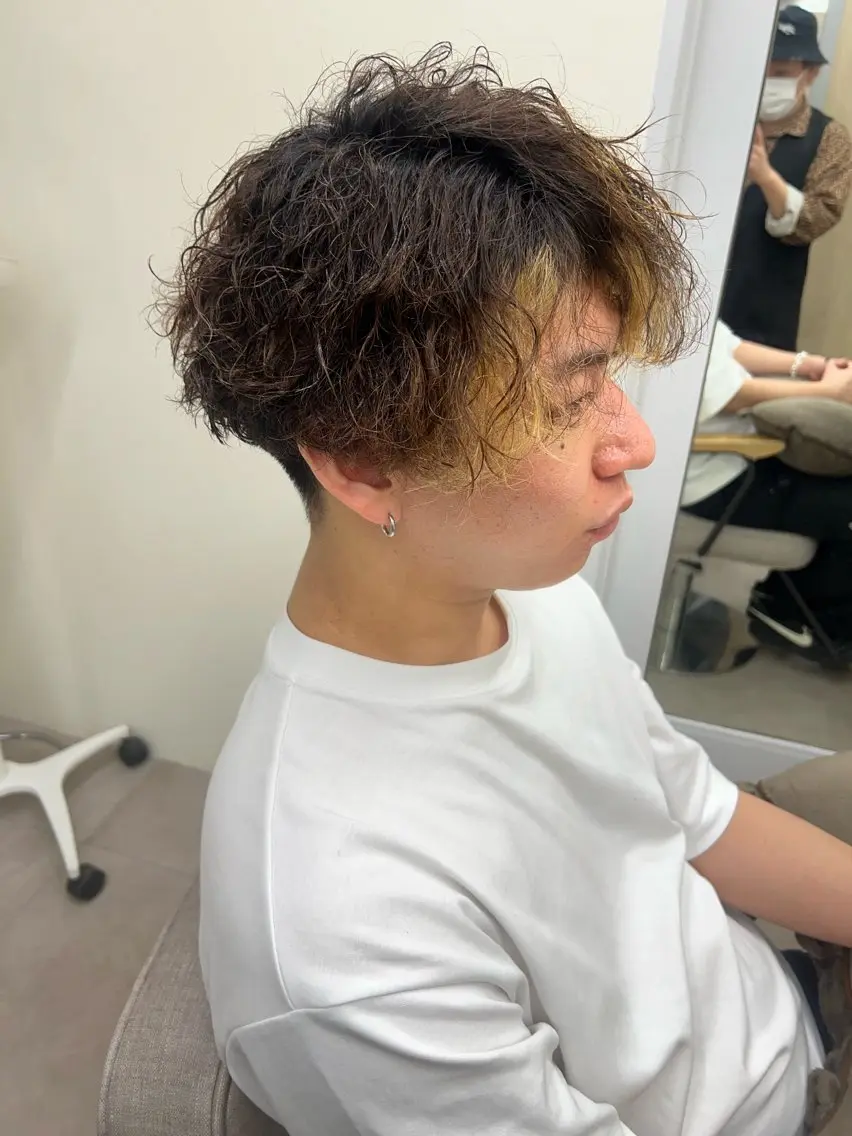 パーマ メンズ メンズパーマ ツイストスパイラルパーマ スパイラルパーマ メンズ レイヤー ウルフ 弓木啓輔のヘアスタイル