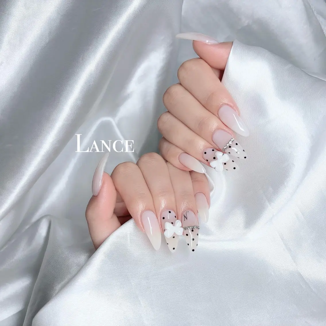 ネイル オーロラネイル フットネイル フレンチネイル キラキラネイル 韓国ネイル Lance nailのネイルデザイン